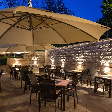 מלון Praded Thamm 3*